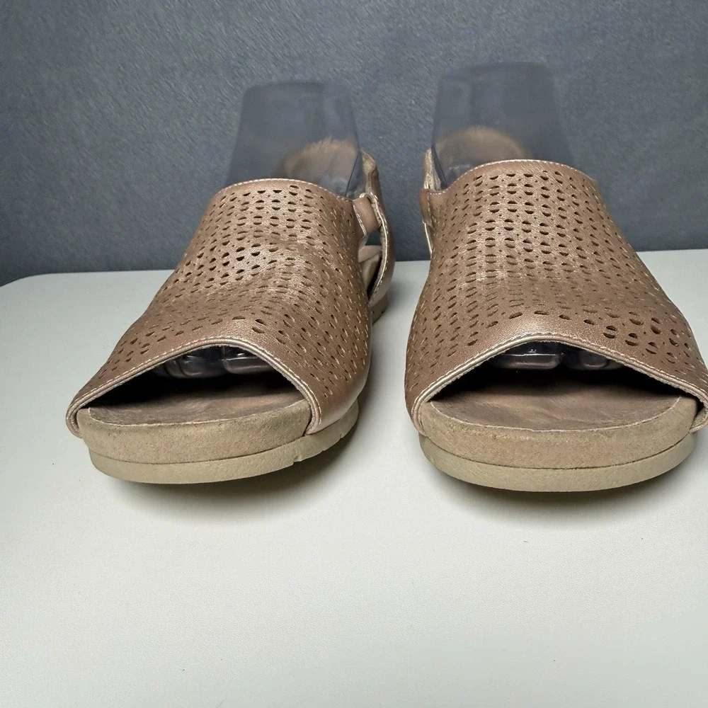 Earth Brand Rose Gold Ankle Strap Leather Sandals Women's Size 8.5M